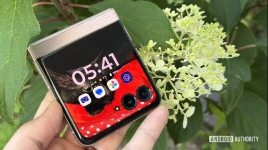 5 điện thoại Android nên mua thay vì Samsung Galaxy Z Flip 8 - 3
