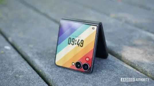 5 điện thoại Android nên mua thay vì Samsung Galaxy Z Flip 8 - 4