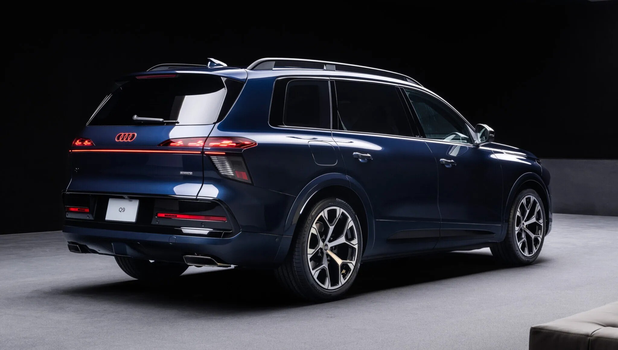 Audi Q9 ra mắt toàn cầu với thiết kệ hầm hố - 2