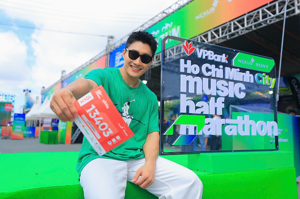 Nóng hơn cả cái nắng Sài Gòn, dàn trai xinh gái đẹp đổ bộ VPBank Ho Chi Minh City Music Half Marathon 2026 - 1