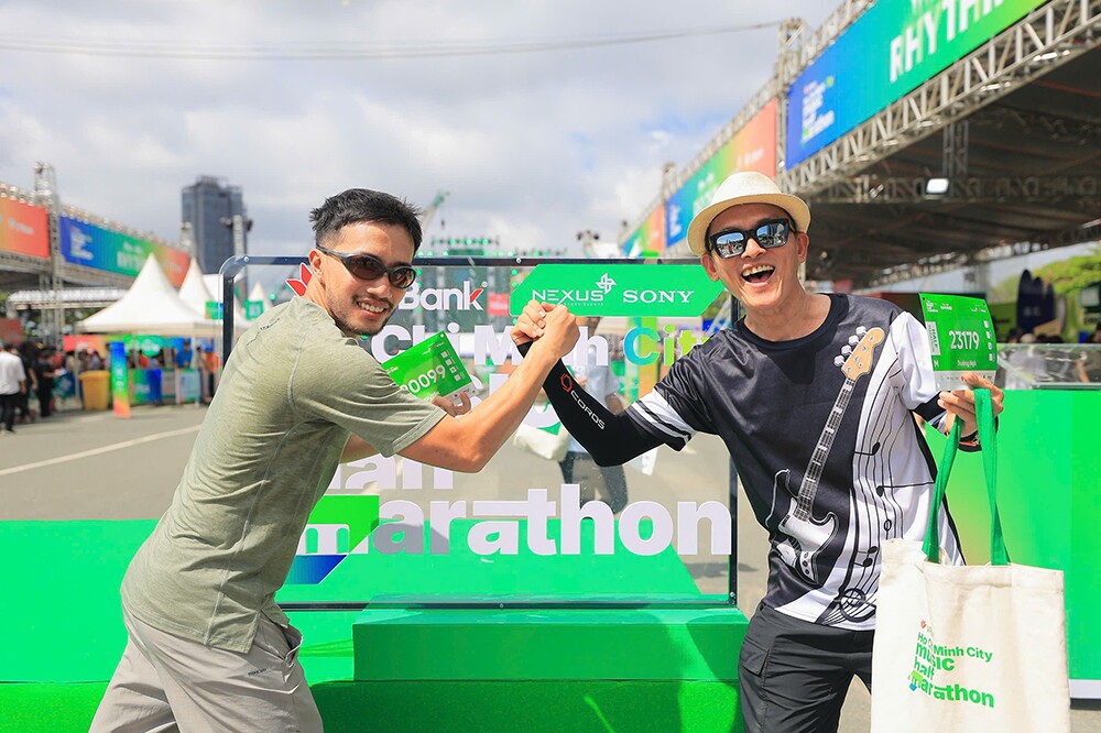Nóng hơn cả cái nắng Sài Gòn, dàn trai xinh gái đẹp đổ bộ VPBank Ho Chi Minh City Music Half Marathon 2026 - 5