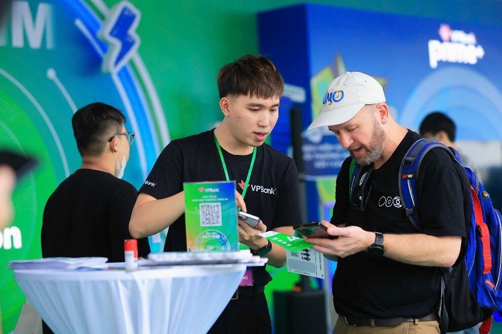 Nóng hơn cả cái nắng Sài Gòn, dàn trai xinh gái đẹp đổ bộ VPBank Ho Chi Minh City Music Half Marathon 2026 - 2