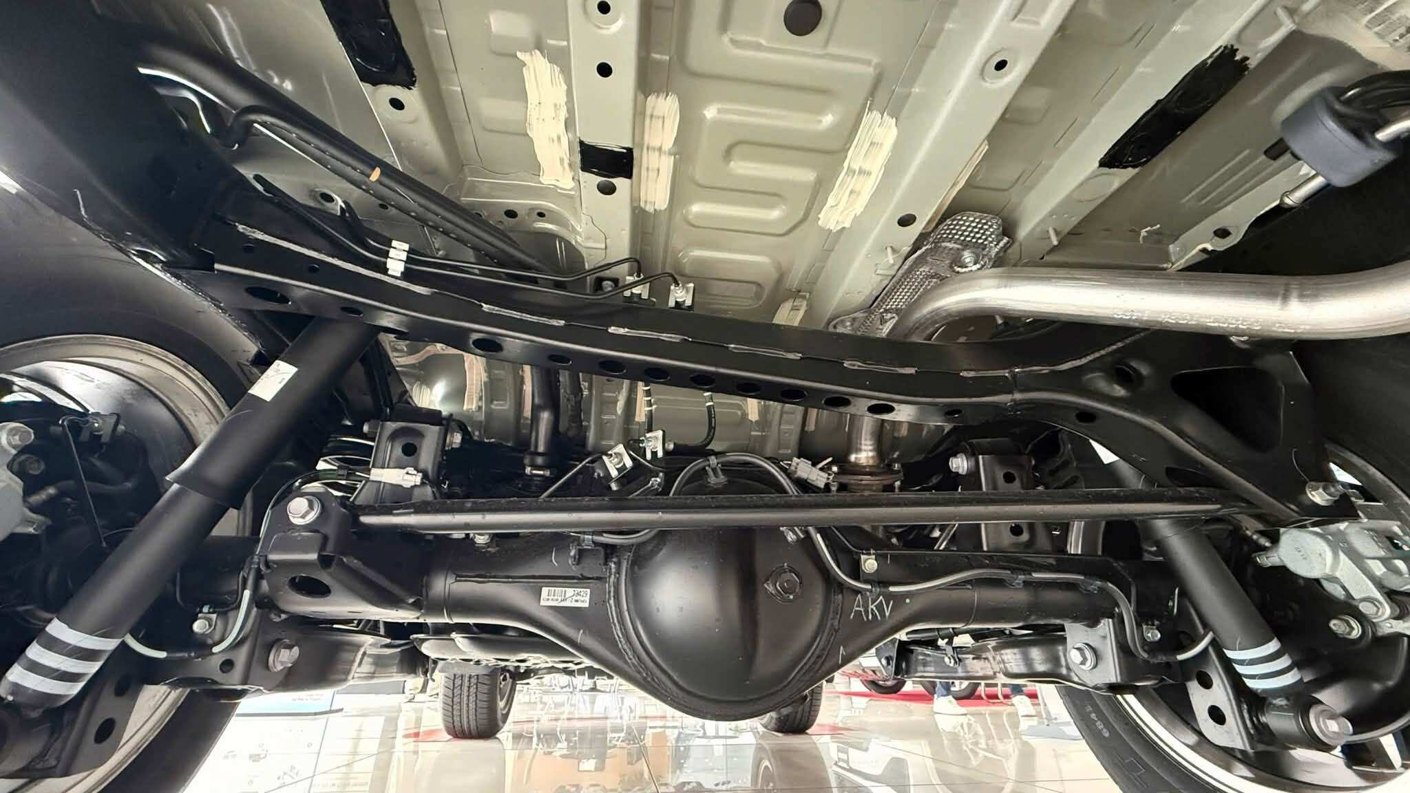 Với 1,2 tỷ đồng khách hàng Việt nhận được gì từ mẫu xe Land Cruiser FJ - 4