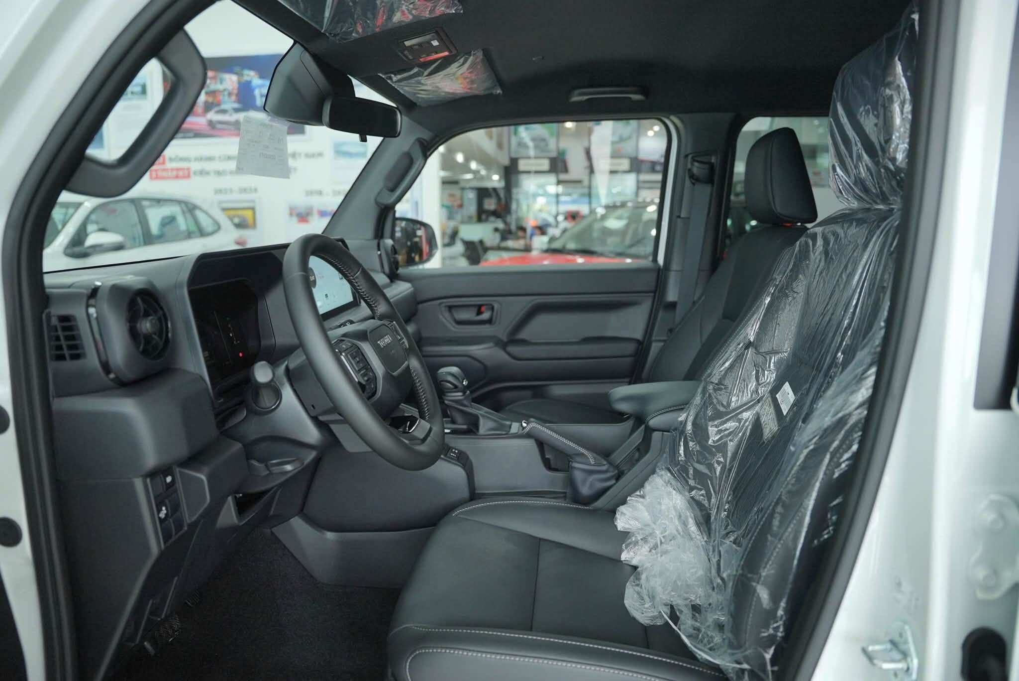 Với 1,2 tỷ đồng khách hàng Việt nhận được gì từ mẫu xe Land Cruiser FJ - 5