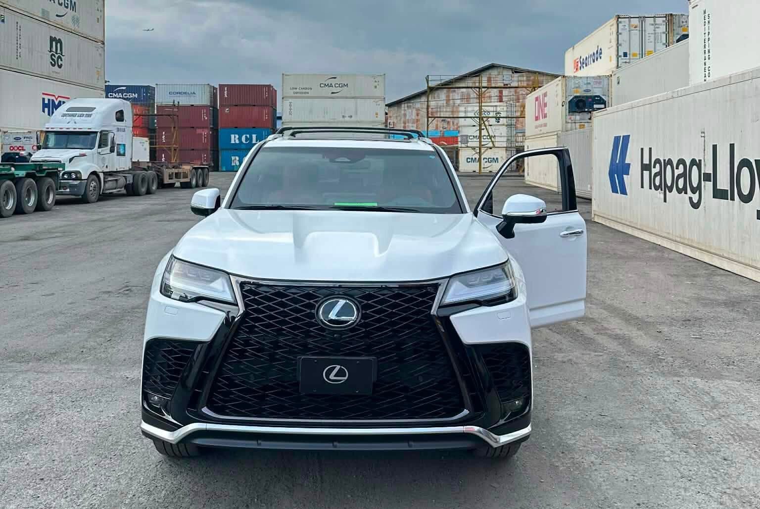 Lexus LX700h đầu tiên xuất hiện tại Việt Nam - 1