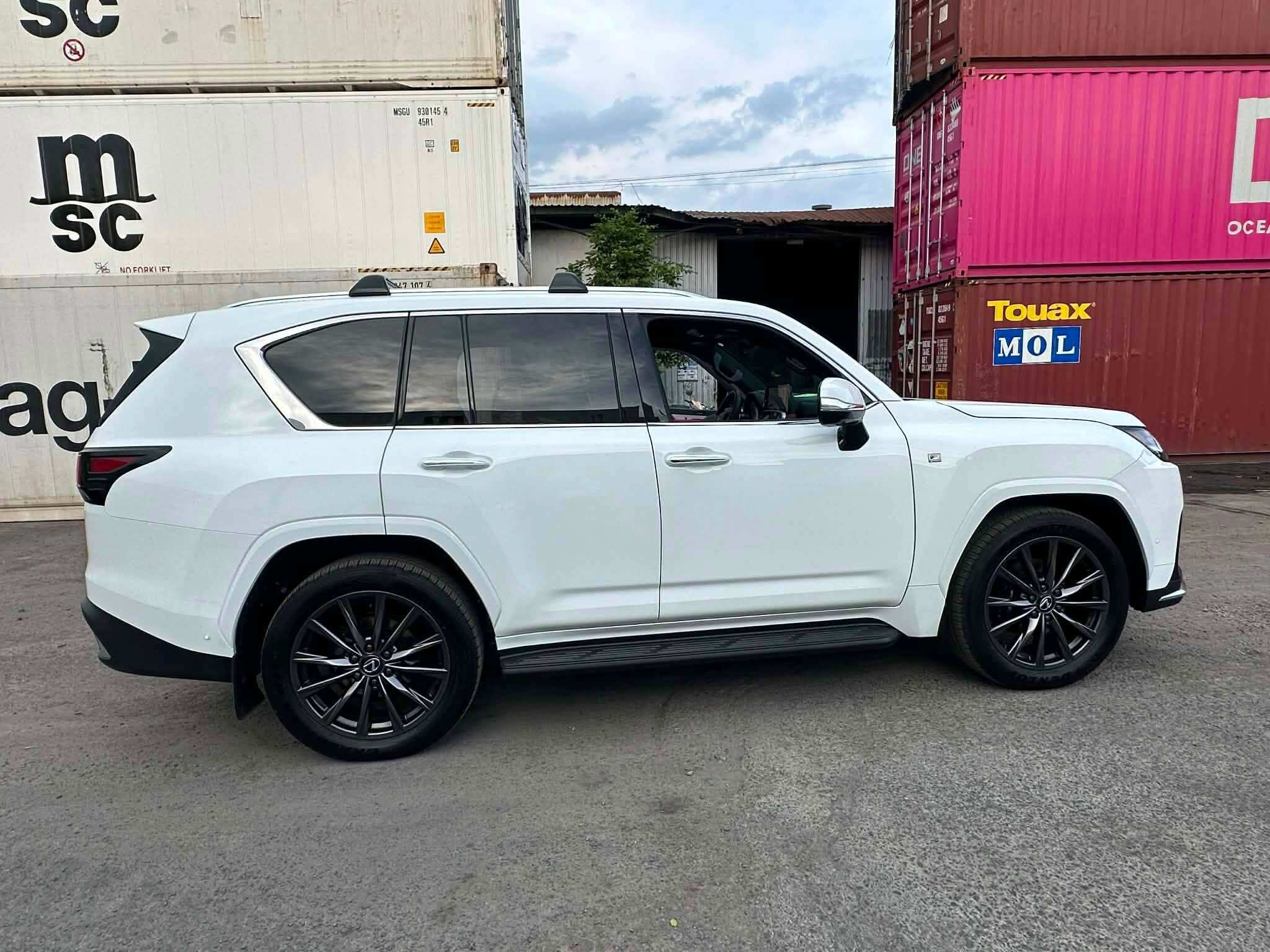 Lexus LX700h đầu tiên xuất hiện tại Việt Nam - 3