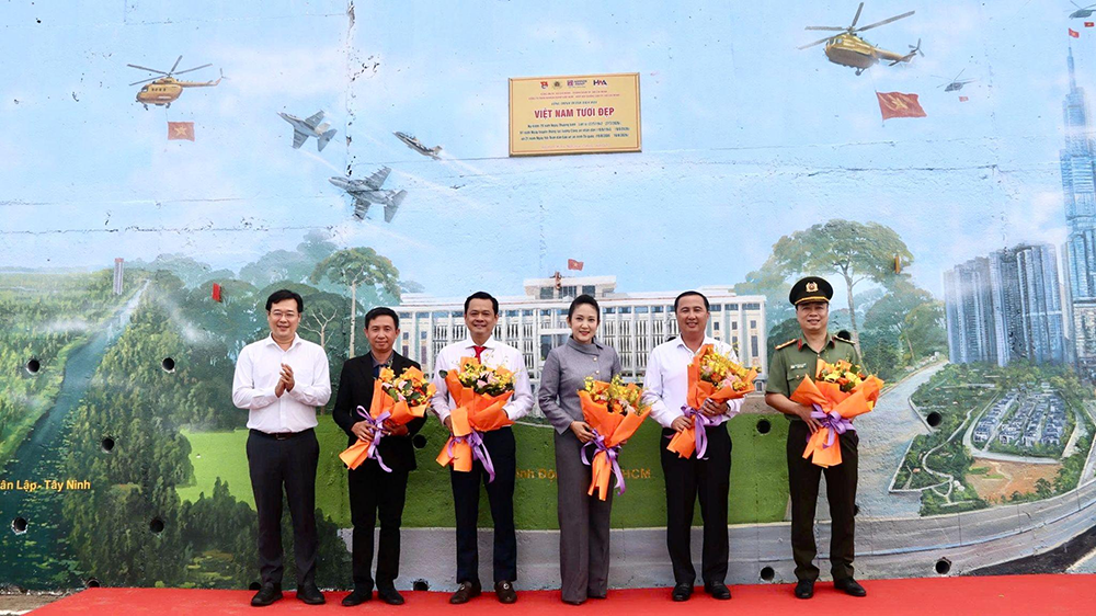 Nippon Paint khánh thành bích họa “Việt Nam Tươi Đẹp” chào đón du khách tại Côn Đảo - 1