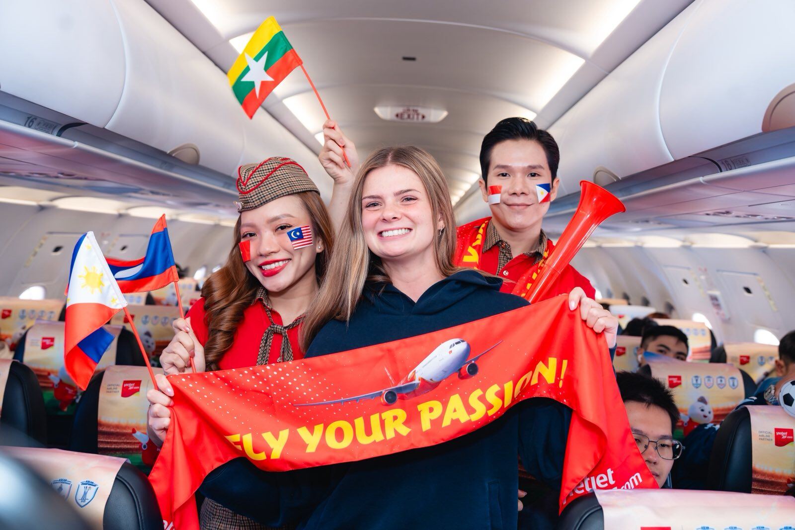 Vietjet khuấy động hành trình đến Indonesia bằng chuỗi hoạt động “tiếp lửa” đội tuyển Việt Nam - 1