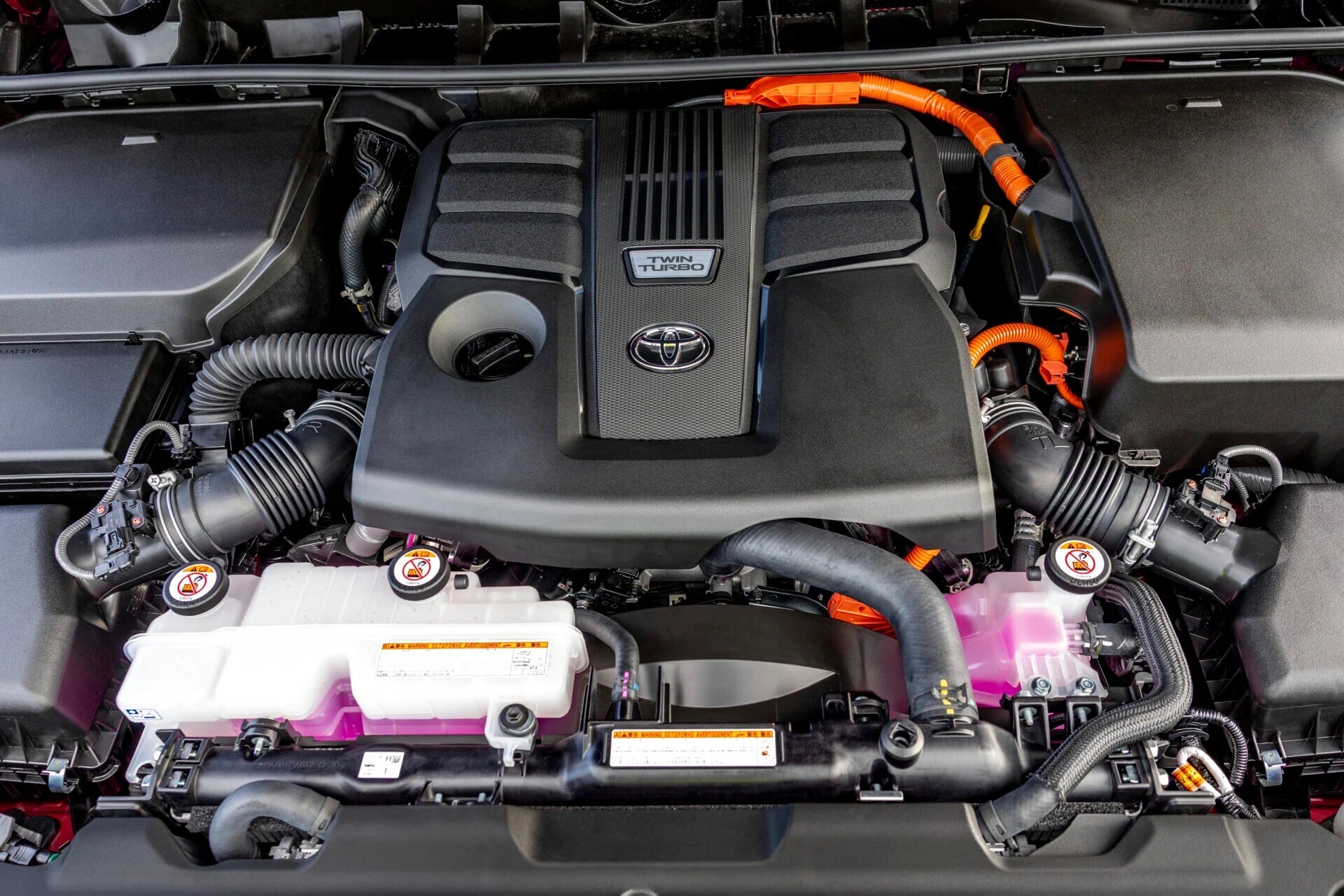 Toyota Land Cruiser HEV bắt đầu nhận cọc, lộ thời gian ra mắt tại Việt Nam - 3