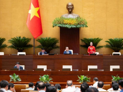 Tin Tức - Sáng nay (5/8), Quốc hội nghe tờ trình và thảo luận tại tổ về nhiều dự án luật quan trọng