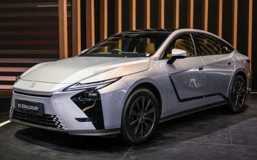 Lexus trình làng mẫu xe xe ES thế hệ mới và thêm bản thuần điện - 1