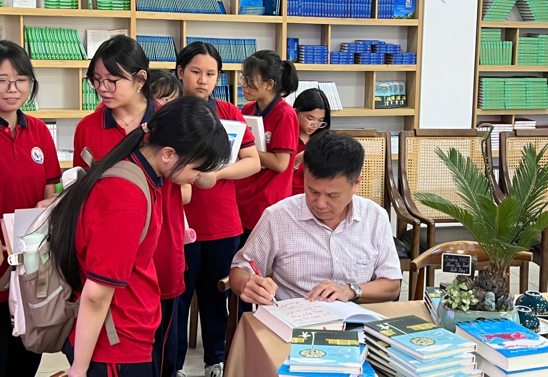 “Theo dấu Chép Hồng” tiếp nhận, chuyển hóa tri thức thành những sản phẩm sáng tạo - 1