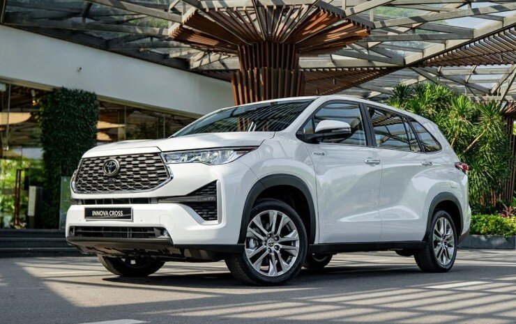 Nên chọn xe MPV 7 chỗ thực dụng hay SUV đa dụng 5 chỗ? - 1
