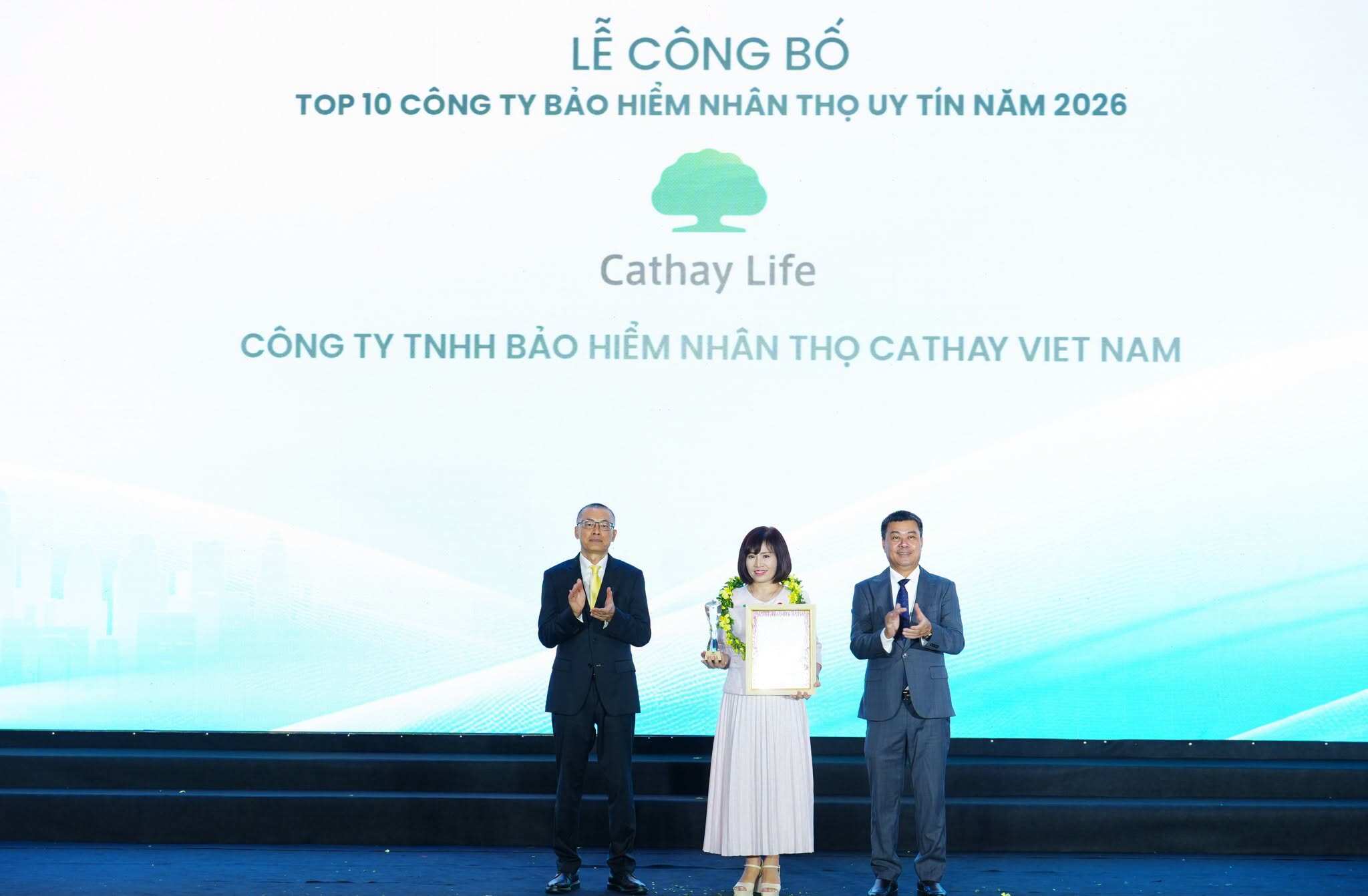 Cathay Life Việt Nam 10 năm liên tiếp được vinh danh Top 10 Công ty Bảo hiểm Uy tín - 1