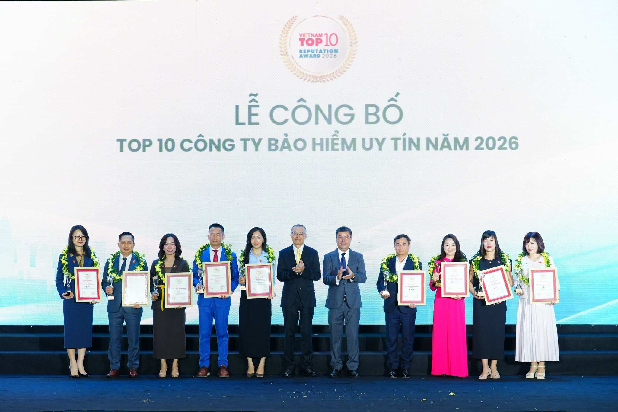 Cathay Life Việt Nam 10 năm liên tiếp được vinh danh Top 10 Công ty Bảo hiểm Uy tín - 2