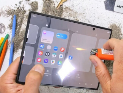 Công nghệ - Video: Thử độ bền của Galaxy Z Fold8 cực khắc nghiệt