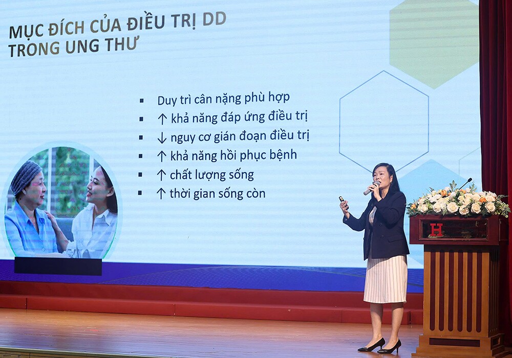 Chuyên gia nhận định dinh dưỡng cần được xem là một phần quan trọng của hành trình điều trị ung thư - 1