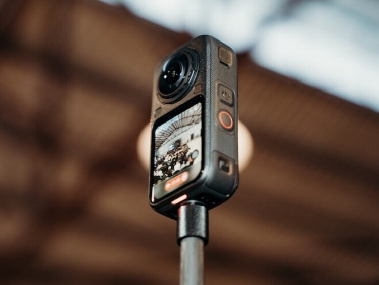 Camera 360 độ nhỏ gọn Insta360 X6 trình làng, quay phim tới 8K