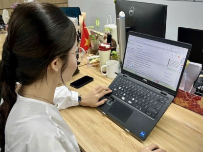 Công nghệ - Người dùng Internet đổ xô tìm "sách giáo khoa", "laptop sinh viên giá rẻ",...