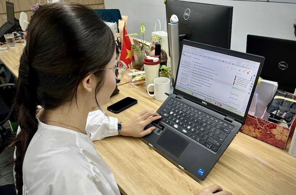 Người dùng Internet đổ xô tìm "sách giáo khoa", "laptop sinh viên giá rẻ",... - 1