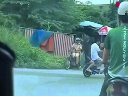 Giao thông - Clip: Pha xử lý "ấm lòng" của CSGT với người vi phạm khiến dân mạng thích thú