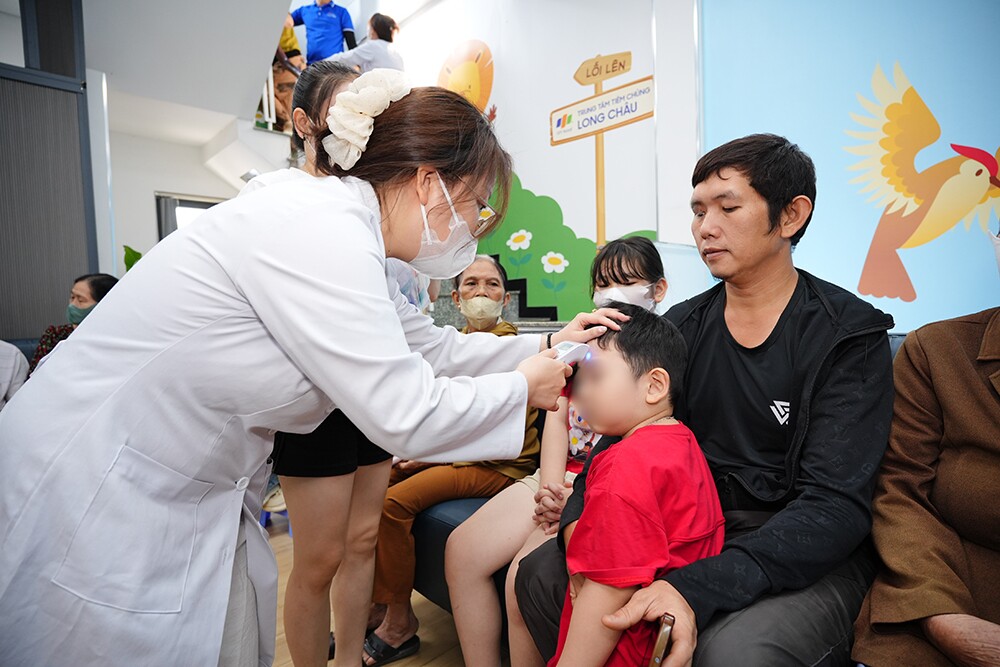 Năm học mới cận kề, cảnh giác nguy cơ gia tăng sốt xuất huyết và các bệnh lây qua đường hô hấp cho trẻ - 1