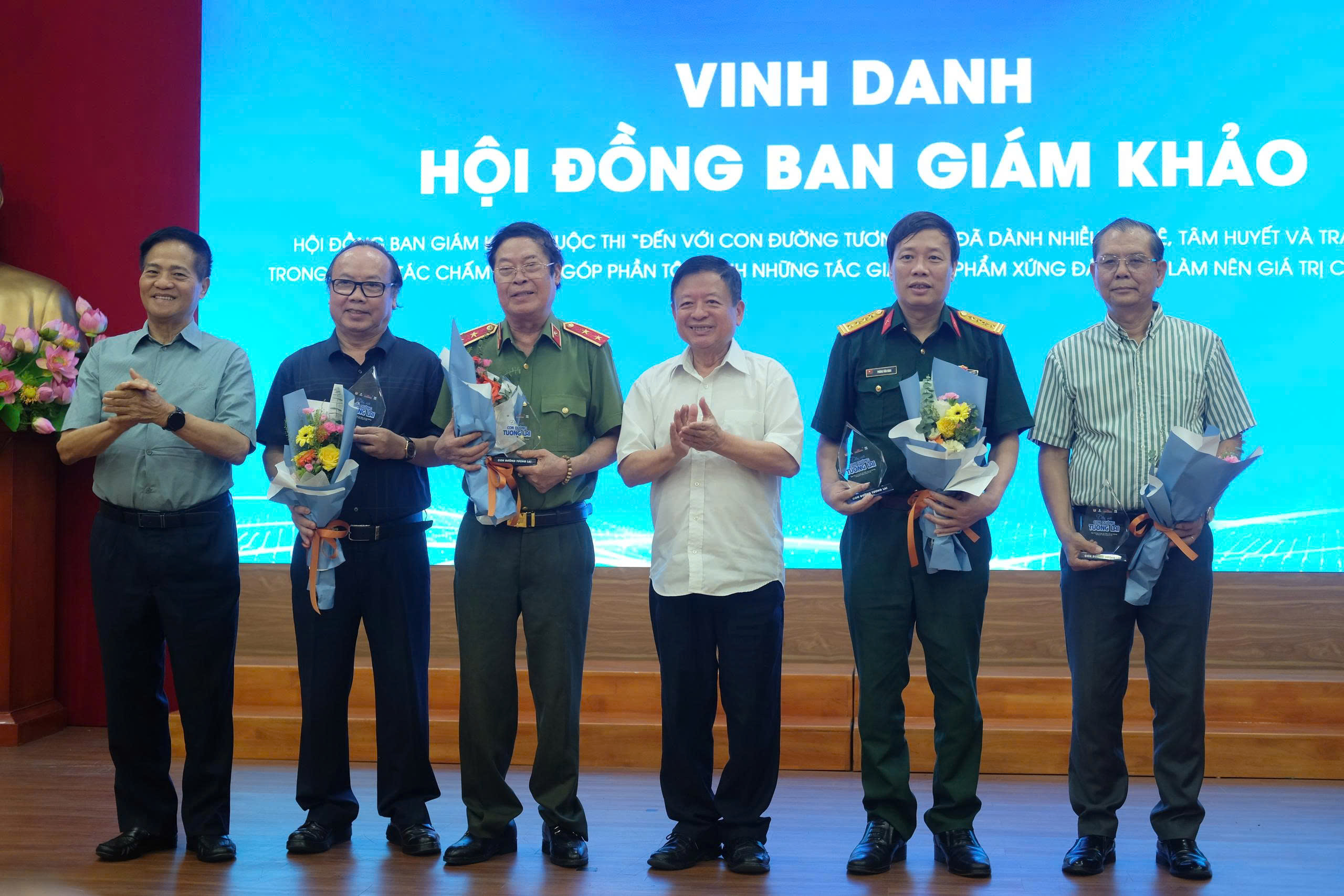 Trao giải Cuộc thi “Đến với Con đường tương lai” và Phát động Cuộc thi “Lan tỏa tri thức Con đường tương lai” - 7