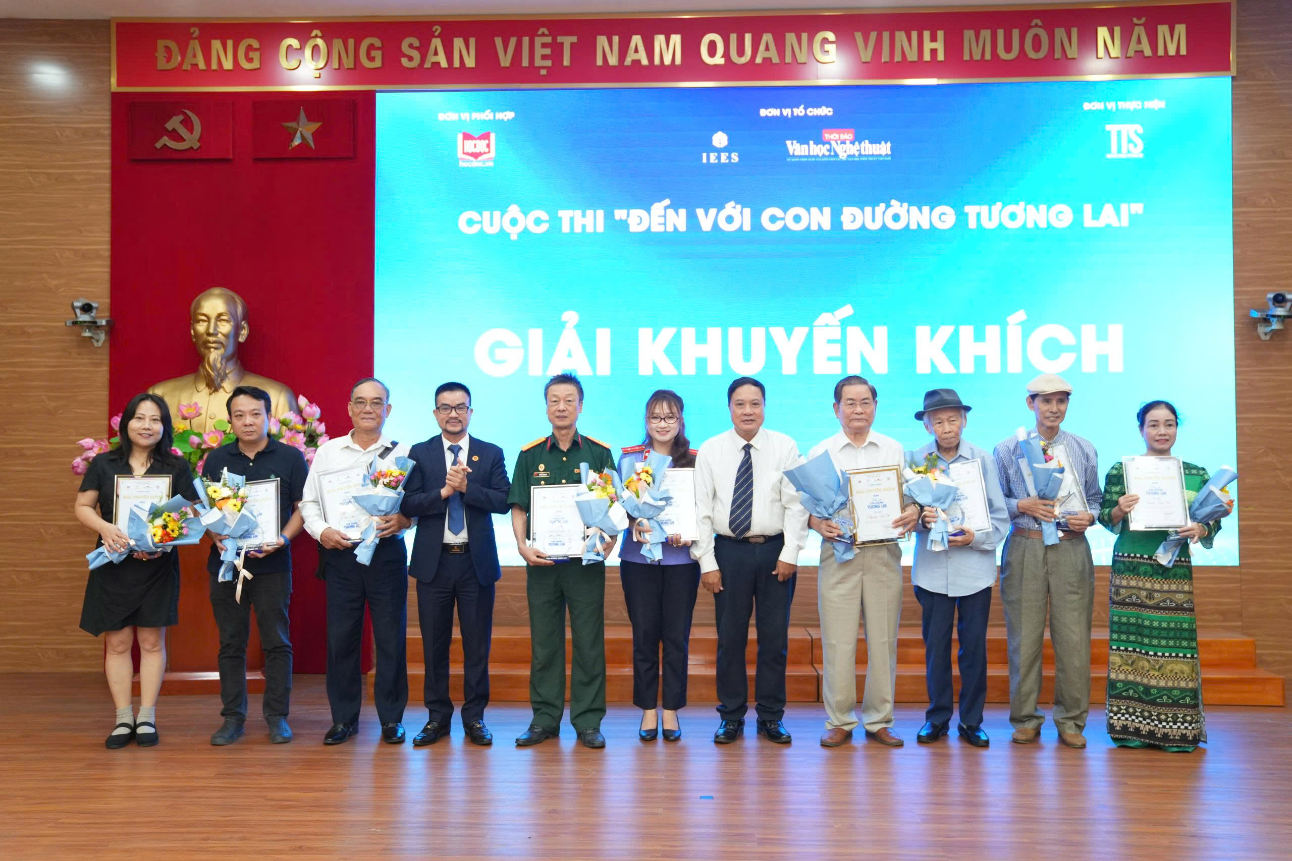 Trao giải Cuộc thi “Đến với Con đường tương lai” và Phát động Cuộc thi “Lan tỏa tri thức Con đường tương lai” - 12