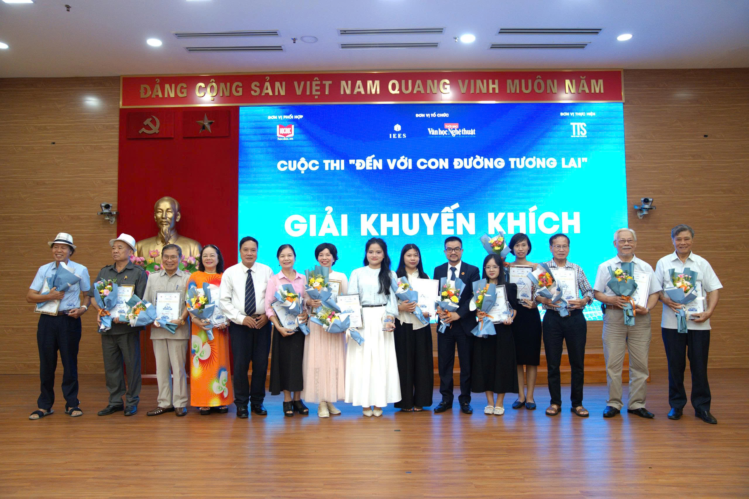 Trao giải Cuộc thi “Đến với Con đường tương lai” và Phát động Cuộc thi “Lan tỏa tri thức Con đường tương lai” - 13