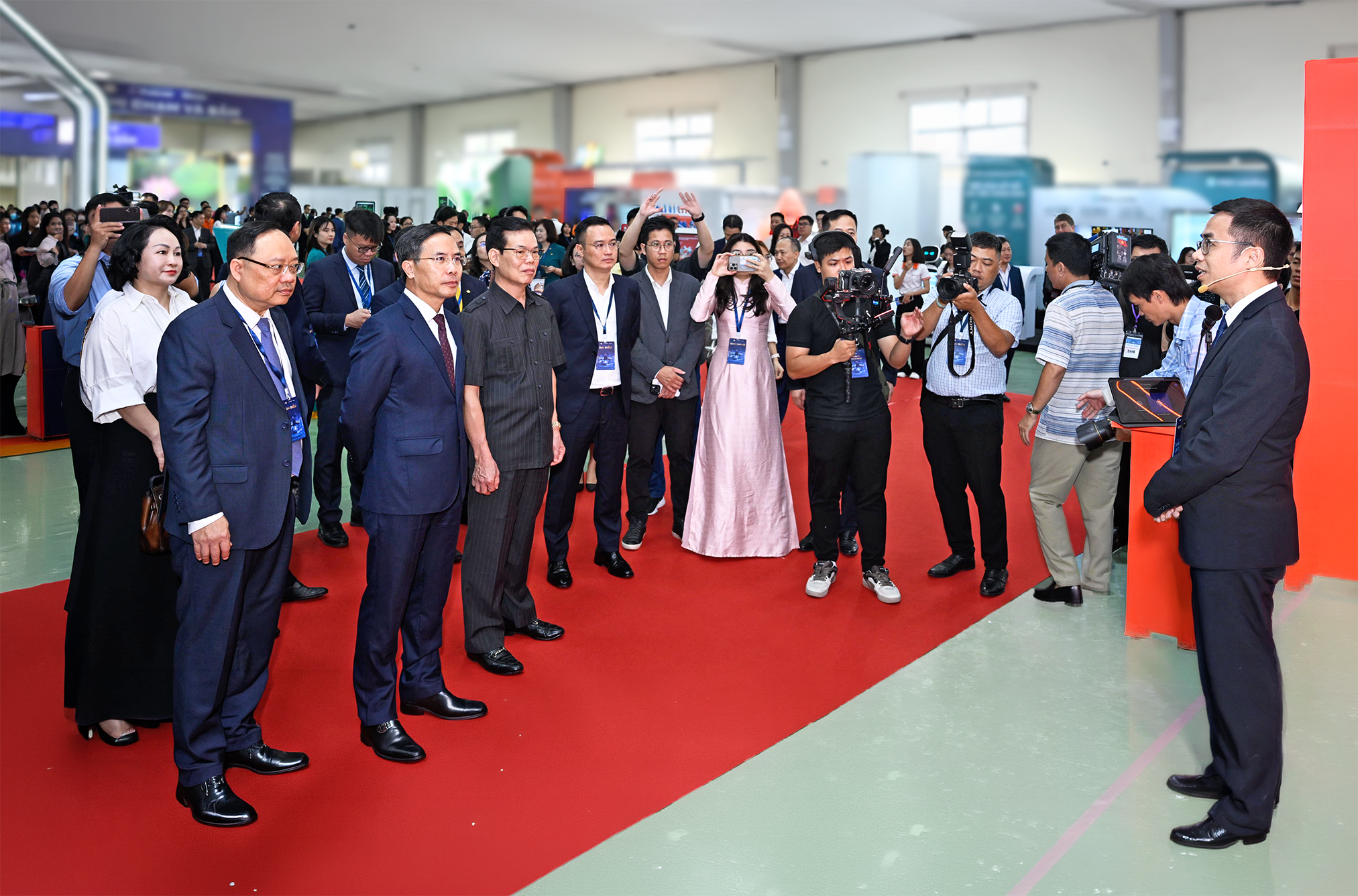 SHB SAHA Shop gây ấn tượng tại sự kiện Chuyển đổi số ngành Ngân hàng 2026 - 1