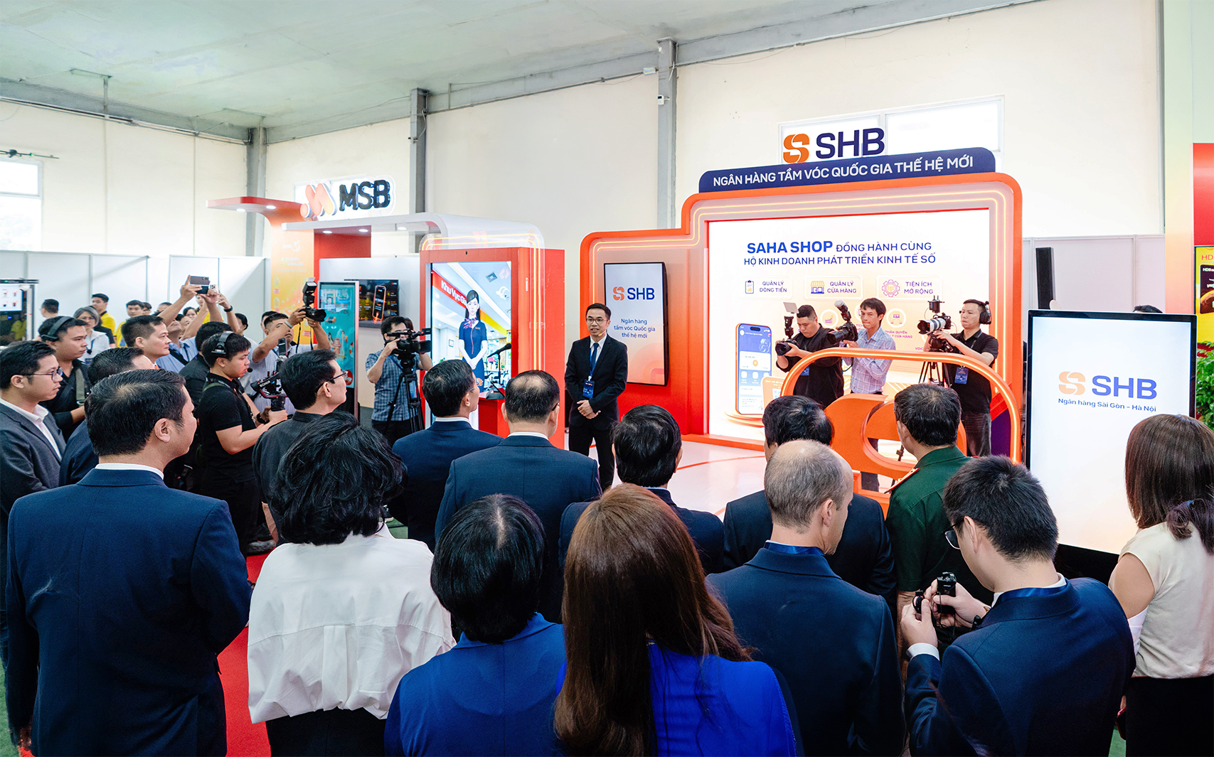 SHB SAHA Shop gây ấn tượng tại sự kiện Chuyển đổi số ngành Ngân hàng 2026 - 2