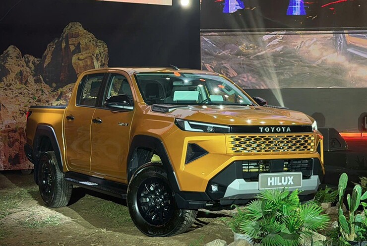 Toyota Hilux bất ngờ giảm giá mạnh, bản Pro rẻ hơn Ford Ranger - 3
