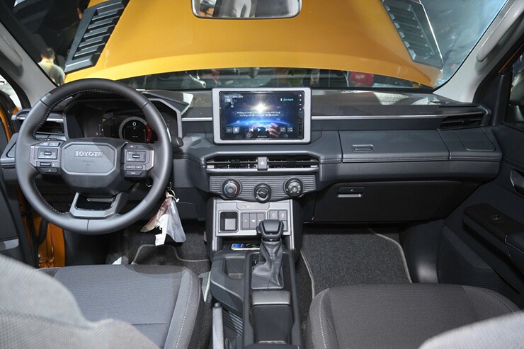 Toyota Hilux bất ngờ giảm giá mạnh, bản Pro rẻ hơn Ford Ranger - 2