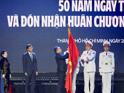 Thông tin doanh nghiệp - Vinamilk đón nhận huân chương độc lập hạng nhất tại dấu mốc 50 năm