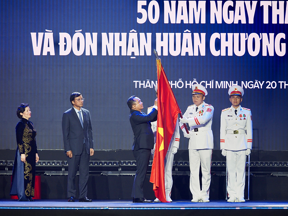 Vinamilk đón nhận huân chương độc lập hạng nhất tại dấu mốc 50 năm - 1