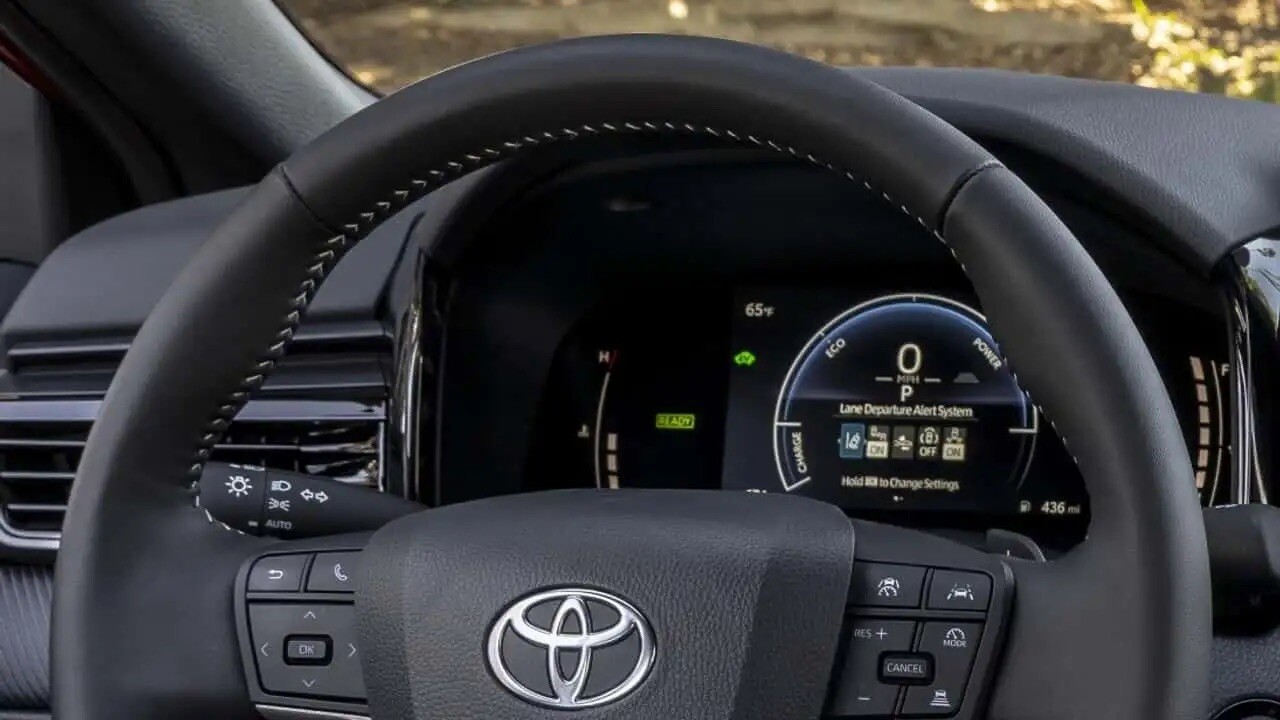 Toyota Camry triệu hồi hơn 500.000 xe vì lỗi màn hình - 2