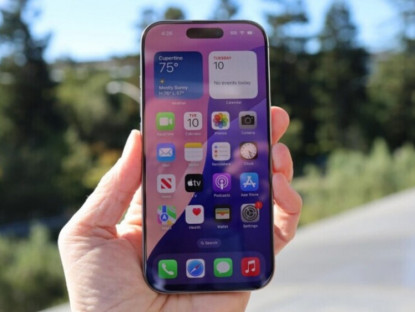 Công nghệ - Đã đến lúc smartphone thoát khỏi “lời nguyền” màn hình bo góc?