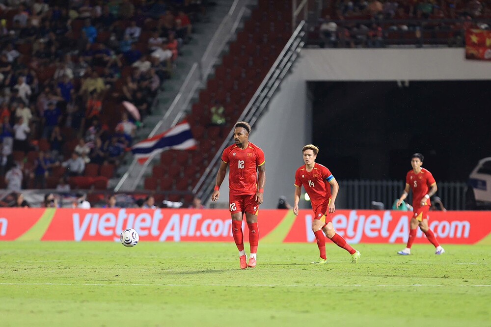 Vietjet và Vikki “tiếp lửa” – Việt Nam rực đỏ Bangkok, thắng Thái Lan lượt đi chung kết ASEAN Cup - 1