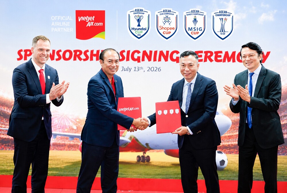 Vietjet và Vikki “tiếp lửa” – Việt Nam rực đỏ Bangkok, thắng Thái Lan lượt đi chung kết ASEAN Cup - 2