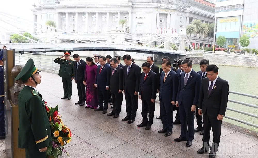 Thường trực Ban Bí thư Trần Cẩm Tú dâng hoa tưởng niệm Chủ tịch Hồ Chí Minh tại Singapore - 2