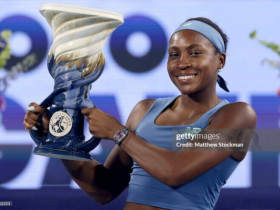 Nóng nhất thể thao trưa 25/8: Coco Gauff sánh ngang Serena Williams & Azarenka