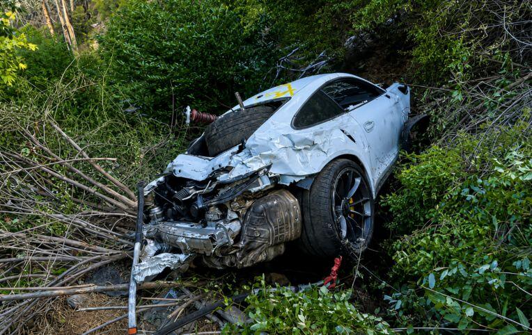 Porsche 911 GT3 RS bị nát tươm nhưng người lái vẫn an toàn - 1