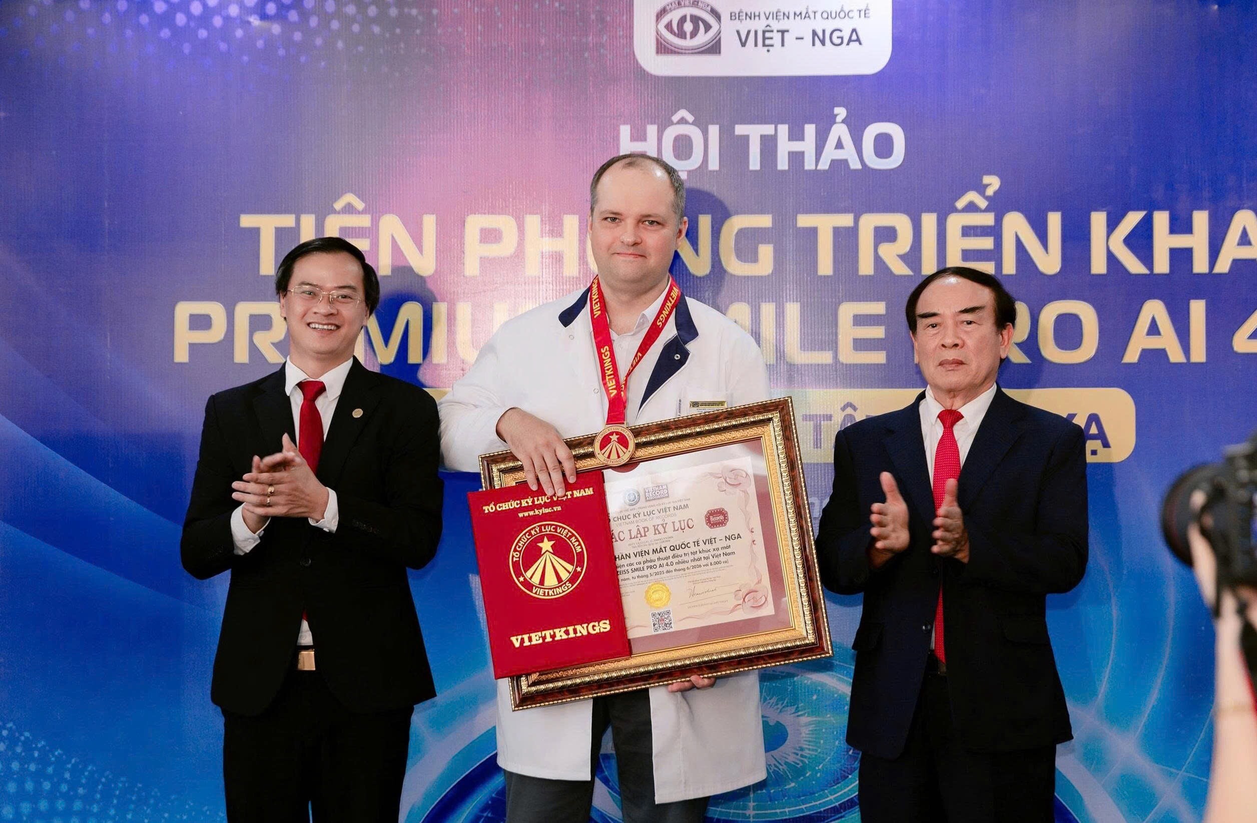 Mắt Việt – Nga xác lập Kỷ lục Việt Nam về phẫu thuật Premium SMILE Pro AI 4.0 - 1