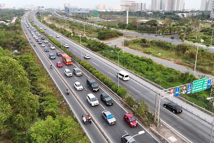 Nước ngoài xử phạt thế nào với tài xế không giữ khoảng cách trên cao tốc? - 1