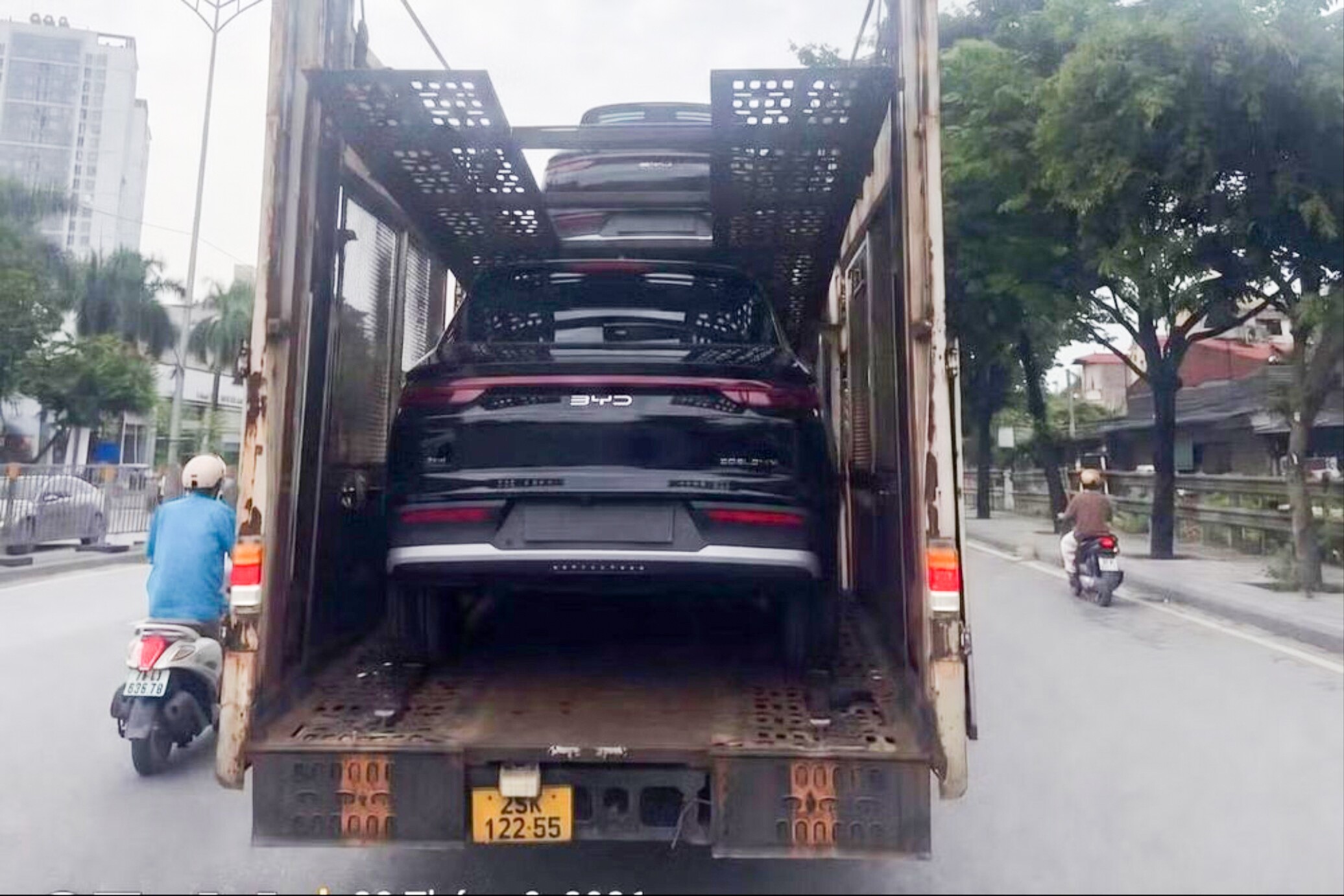 Xe mới BYD Sealion 5 bất ngờ xuất hiện tại Việt Nam - 1