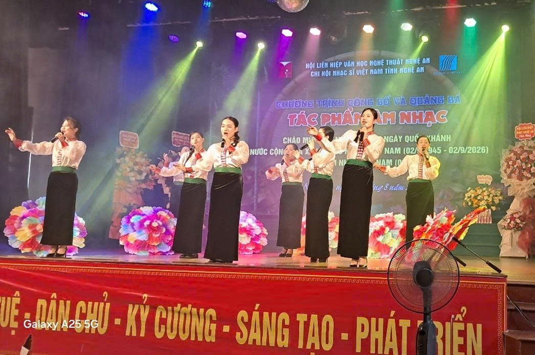 Nghệ An giới thiệu tác phẩm mới chào mừng 81 năm Quốc khánh 2-9 và Ngày Âm nhạc Việt Nam - 4