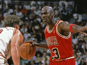 Sốc huyền thoại Michael Jordan bị tố 