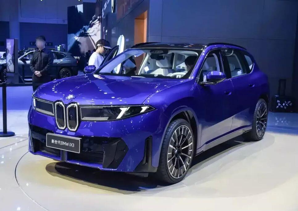 BMW trình làng mẫu xe điện iX3 phiên bản kéo dài L - 1