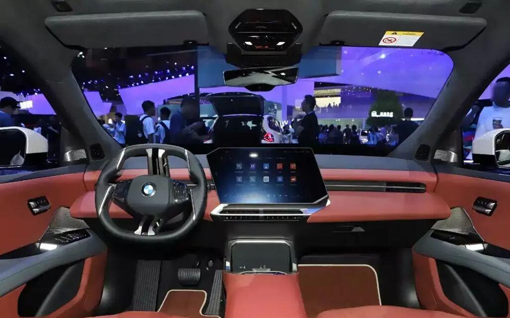 BMW trình làng mẫu xe điện iX3 phiên bản kéo dài L - 4