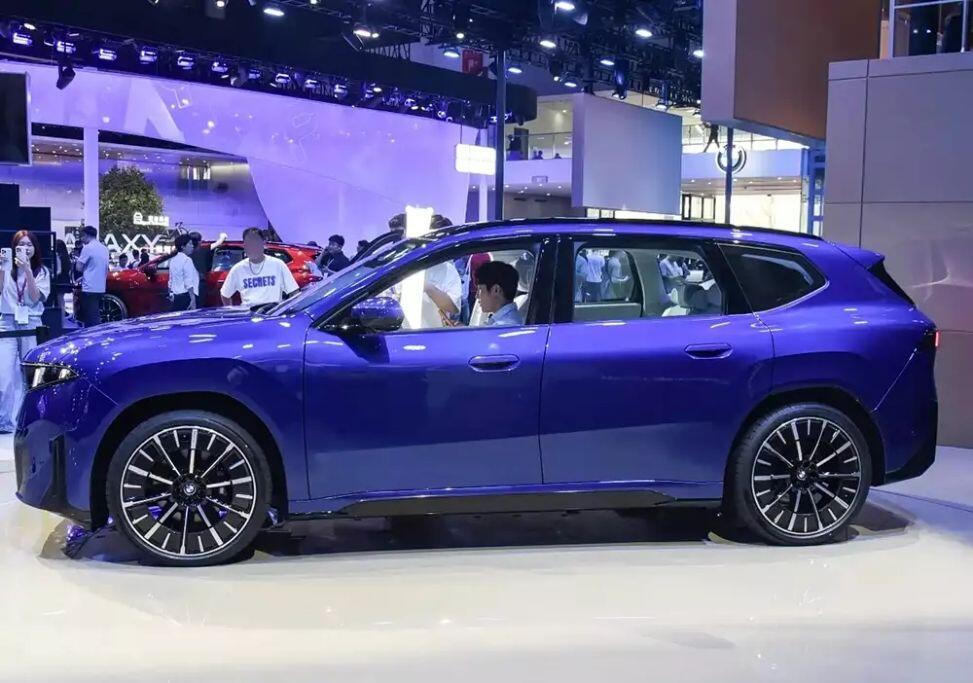 BMW trình làng mẫu xe điện iX3 phiên bản kéo dài L - 3